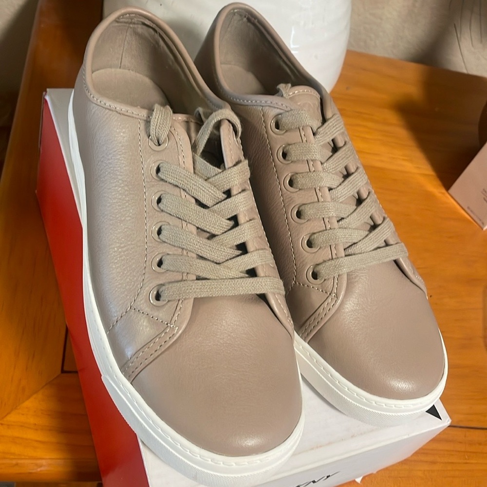 New DKNY Shoes